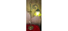 lampe laiton et jolie patine antique  et  tulipe verte opaqu