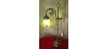 lampe laiton et jolie patine antique  et  tulipe verte opaqu