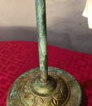 lampe laiton et jolie patine antique  et  tulipe verte opaqu