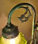 lampe laiton et jolie patine antique  et  tulipe verte opaqu
