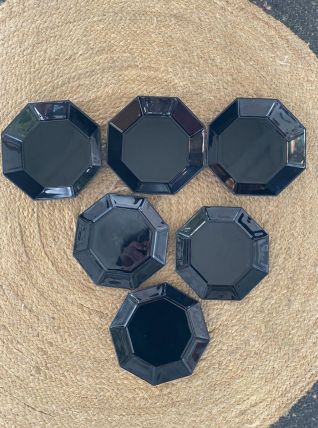 Assiettes noires octogonales années 80.
