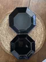 Assiettes noires octogonales années 80.
