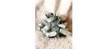 Prehnite sur Matrice - Pierre minéral naturel brut - 380 g