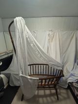 Berceau ancien + voile en plumetis d'origine