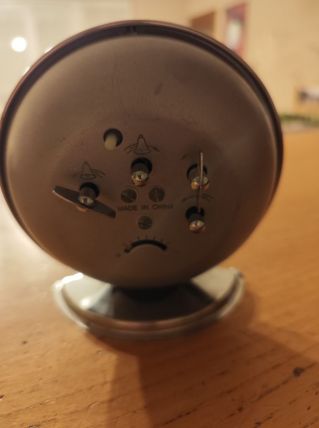 Réveil mécanique vintage anglais