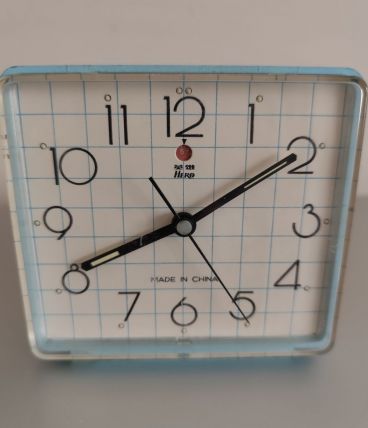 Réveil mécanique vintage 