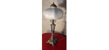 lampe ancienne patine bronze acier  et opaline blanche art d