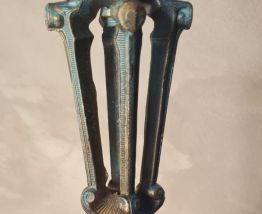 lampe ancienne patine bronze acier  et opaline blanche art d