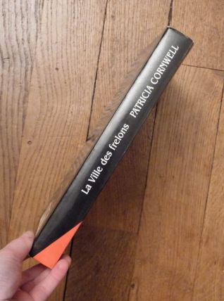 La Ville des Frelons- Patricia Cornwell- Calmann Lévy    