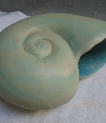 Coquillage Nautilus en céramique peinte, pièce unique