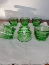 5 verres à liqueur, ou coquetiers, en verre vert, LEVER
