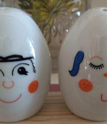 Lot salière et poivrier oeufs années 60