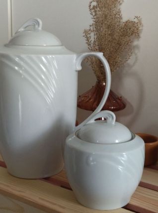 Cafetière et sucrier en porcelaine