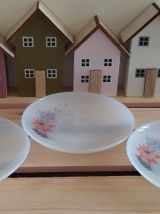 Lot de trois tasses et soucoupes Arcopal