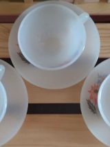 Lot de trois tasses et soucoupes Arcopal