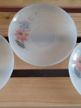 Lot de trois tasses et soucoupes Arcopal