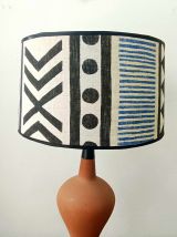 Grande lampe terre-cuite et abat-jour tribal vintage 