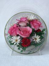 Fleurs naturelles sous verre cylindre - Décoration florale 