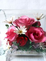 Fleurs naturelles sous verre cylindre - Décoration florale 