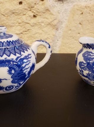 Ensemble en porcelaine japonaise bleue et blanche 