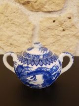 Ensemble en porcelaine japonaise bleue et blanche 