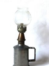 Lampe à essence Gratieux Paris avec sa cloche en verre. 