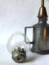 Lampe à essence Gratieux Paris avec sa cloche en verre. 