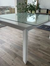 Table carrée aluminium monobloc