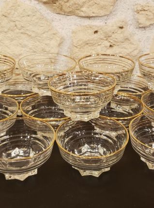 Ensemble de 17 coupelles élégantes lisérés dorés