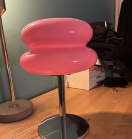 Lampe style bauhaus rose 