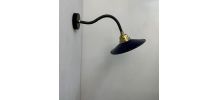 ANCIENNE APPLIQUE INDUSTRIELLE EMAILLEE BLEUE