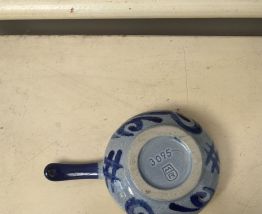 Bol vintage avec anse en grès peinte à la main.