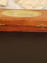 Thermomètre à vin dans un élégant boîtier en bois