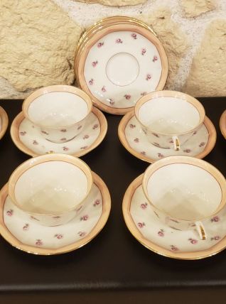 Ensemble 8 tasses et 12 soucoupes en porcelaine de Limoges