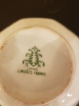 Ensemble 8 tasses et 12 soucoupes en porcelaine de Limoges