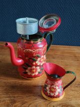 Ancienne cafetière et pot à lait toile émaillée 
