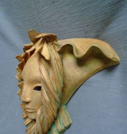 Masque décoratif en terre cuite patinée ,pièce unique