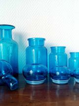 4 flacons d'apothicaire en verre bleu vintage