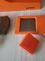 Coupe frite orange Zyliss en bon état 