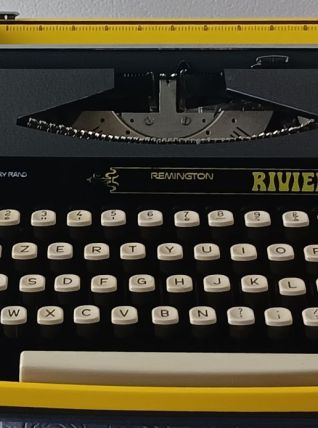 Remington riviera, jaune,machine à écrire révisée