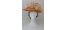 Chapeau en fil raphia orange et écru avec perles sequins