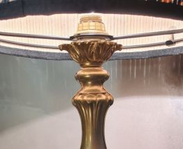 lampe laiton  1960 neo classique  abat jour bambou  motif ge