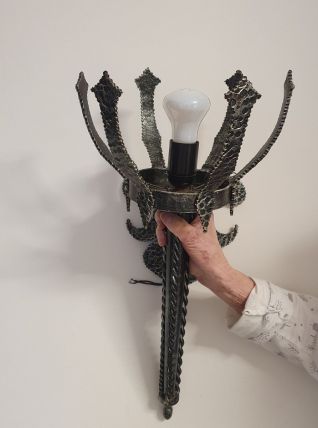 Ancienne applique torchère fer forgé château fleur lys 1950