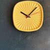 Horloge pendule murale vintage silencieuse Tupperware jaune