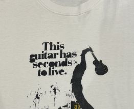 Tshirt blanc this guitar has seconds to live 