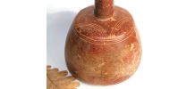 Récipient en terre d'Afrique à long col avec déco géomètriqu