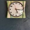Horloge formica vintage pendule murale silencieuse "Jaz vert