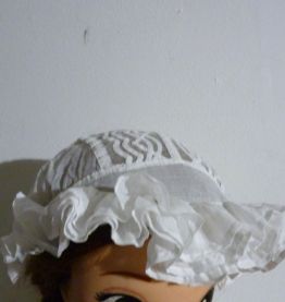 Coiffe ancienne brodée main Deux-sèvres (bonnet)