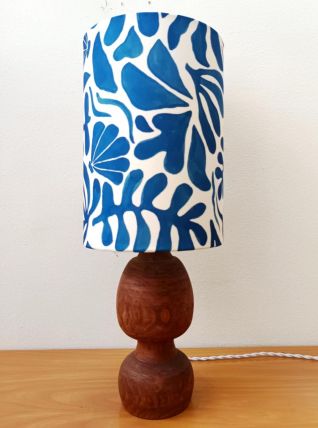 Lampe en bois brutaliste et abat-jour sur mesure