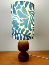 Lampe en bois brutaliste et abat-jour sur mesure